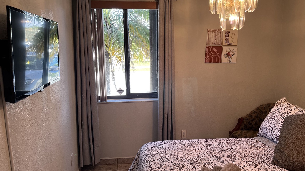 Photo of Bedroom in Ludlam