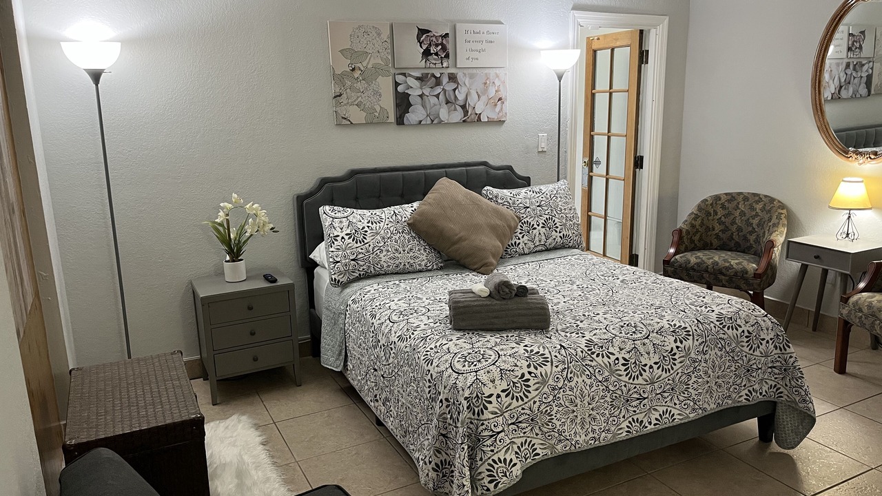 Photo of Bedroom in Ludlam