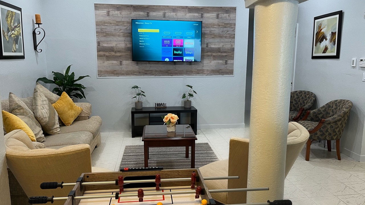 Photo of Livingroom in Ludlam