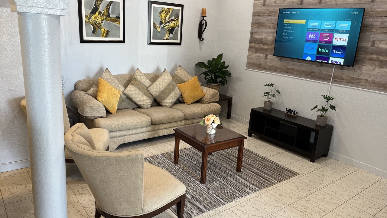 Photo of Livingroom in Ludlam