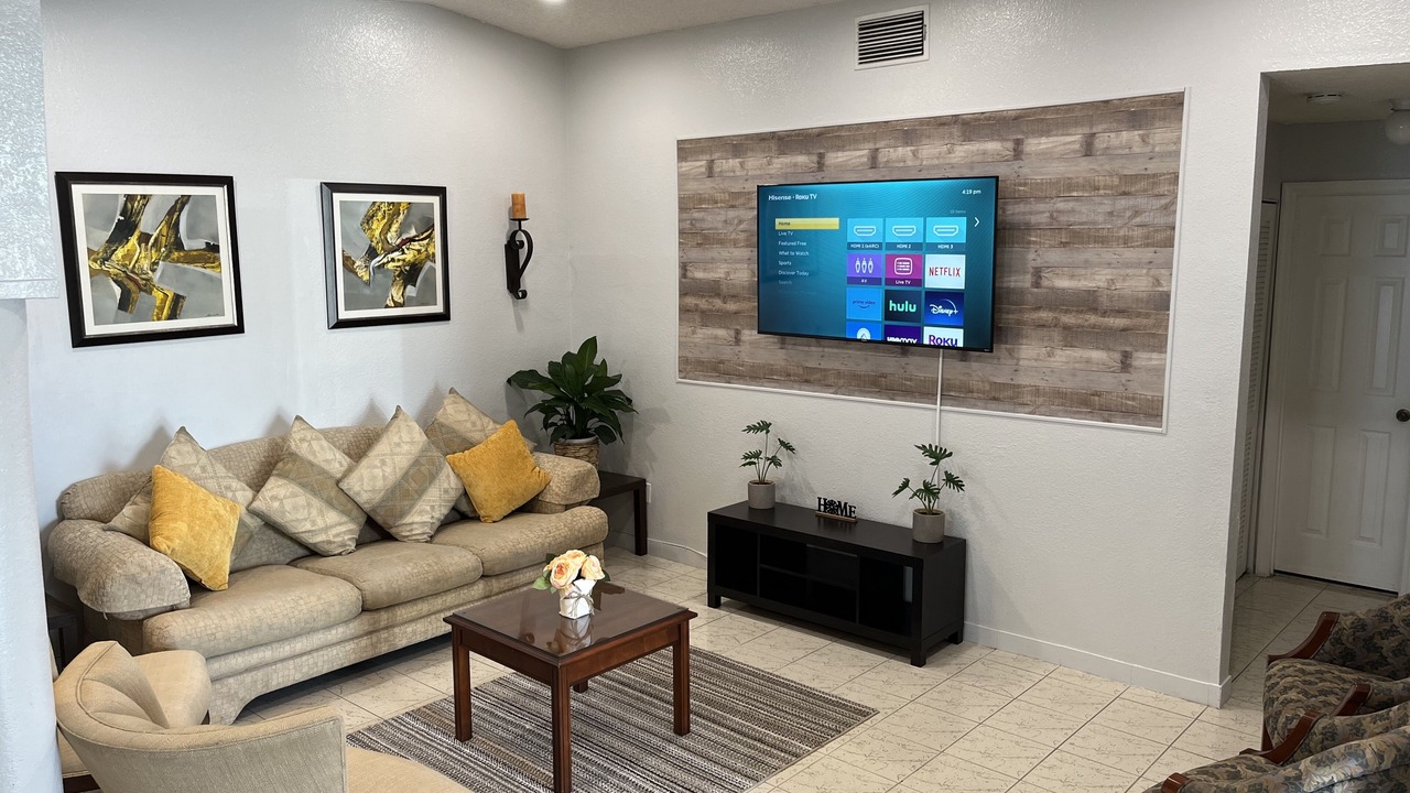 Photo of Livingroom in Ludlam
