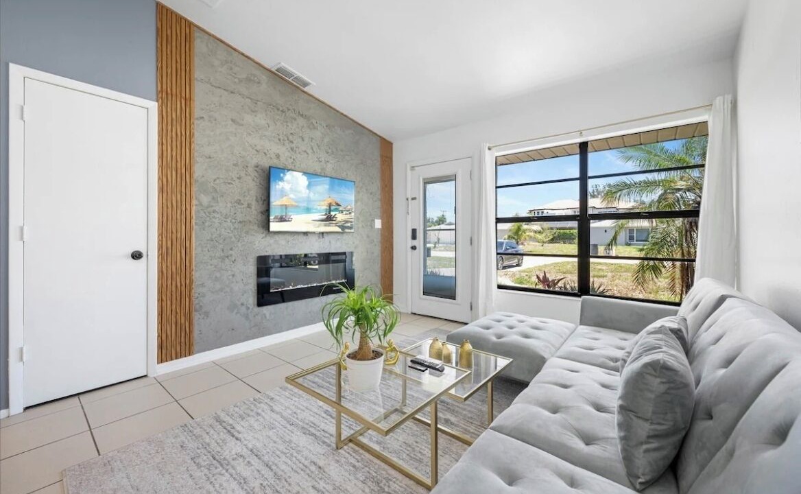 Photo of Bedroom in San Carlos Park