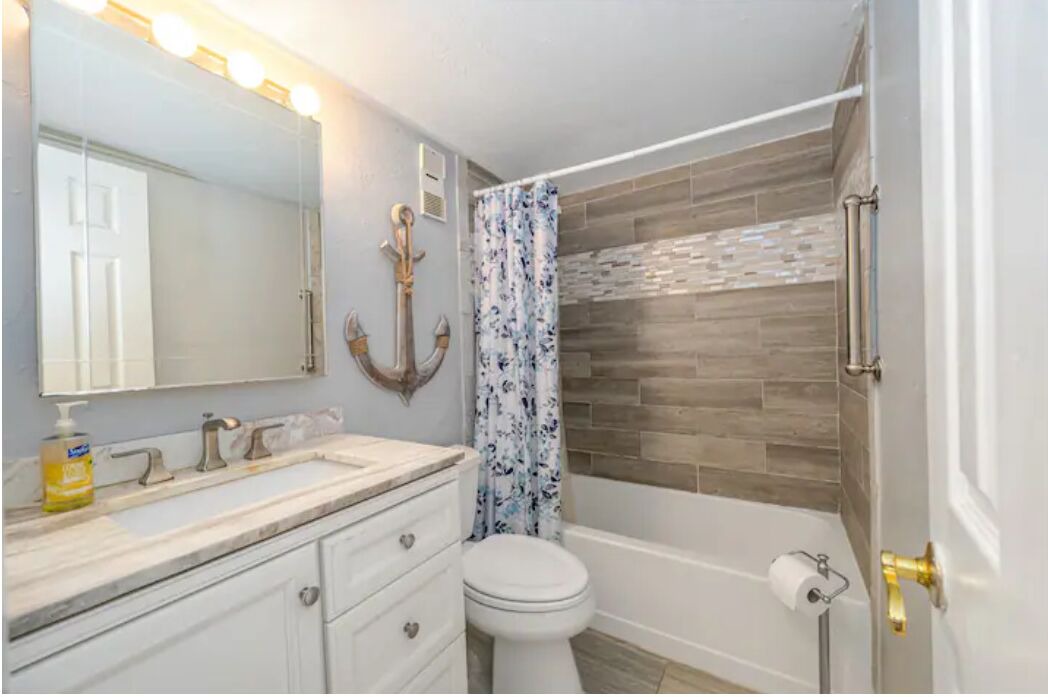 Photo of Bathroom in Lenox Park