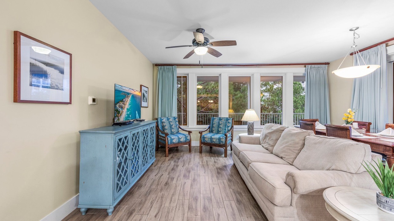 Photo of Livingroom in Baytowne Wharf