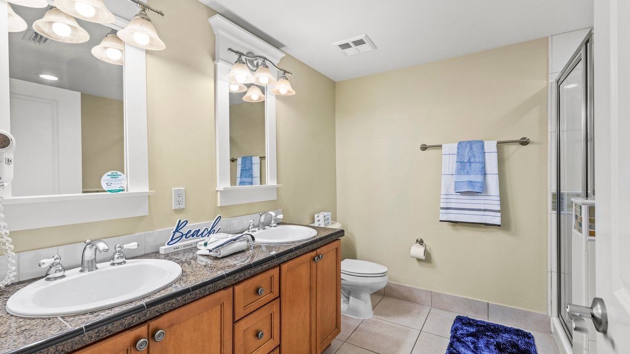 Photo of Bathroom in Baytowne Wharf