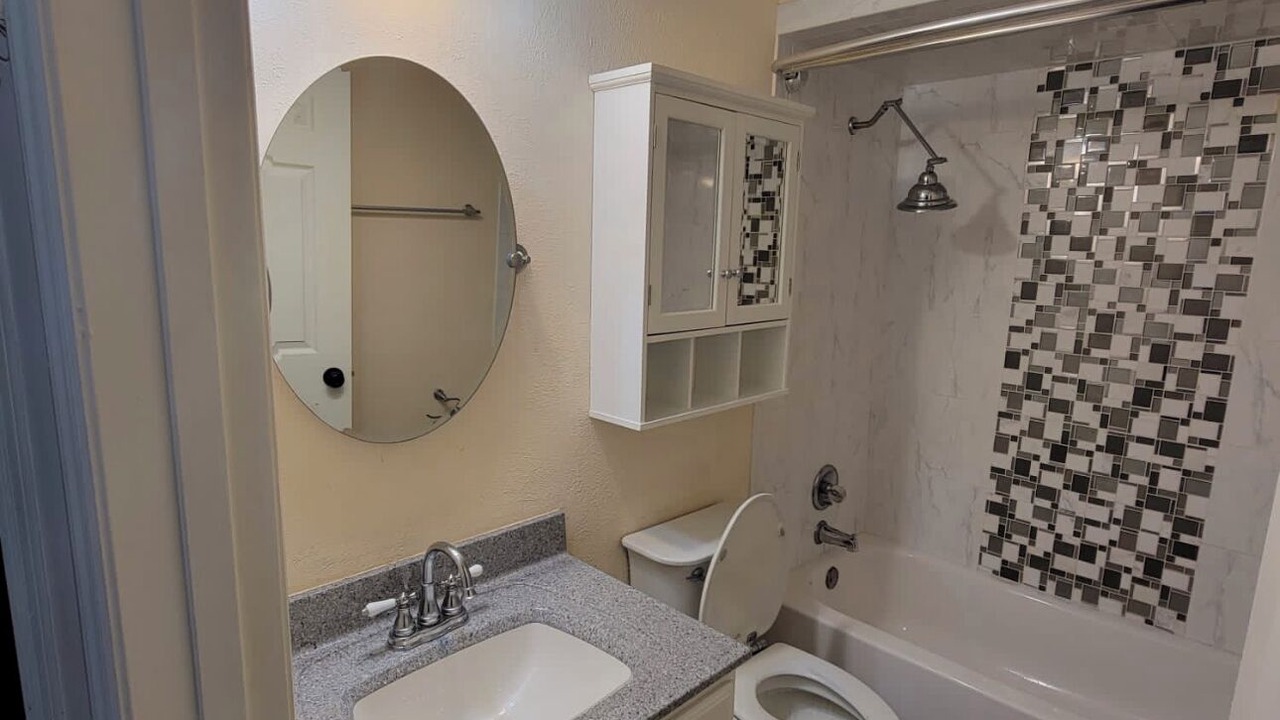 Photo of Bathroom in Auburndale
