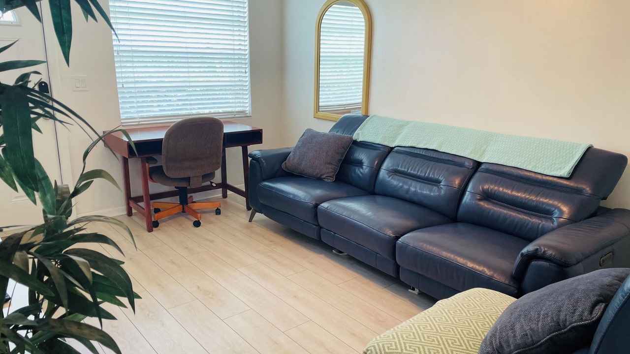 Photo of Livingroom in East Ocean Ave