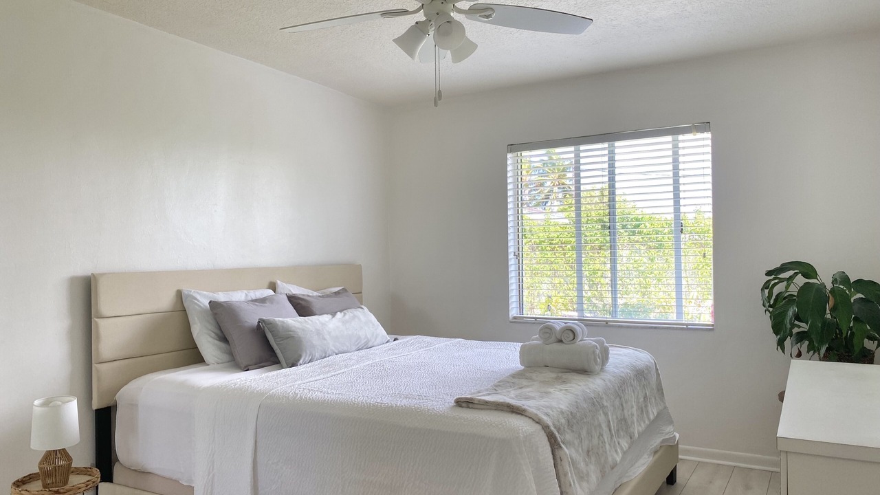 Photo of Bedroom in East Ocean Ave
