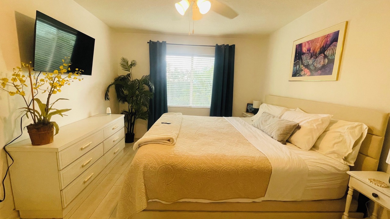 Photo of Bedroom in East Ocean Ave