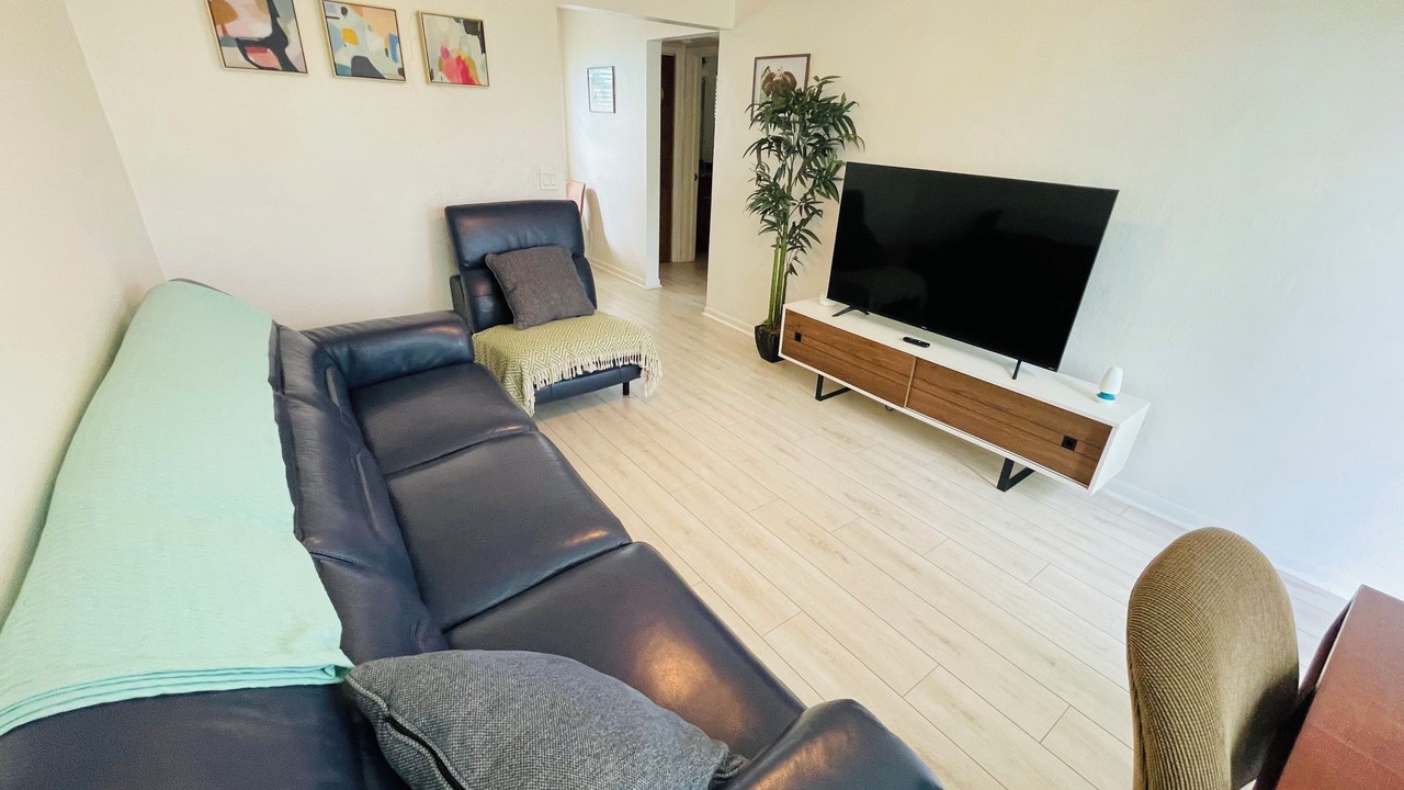 Photo of Livingroom in East Ocean Ave