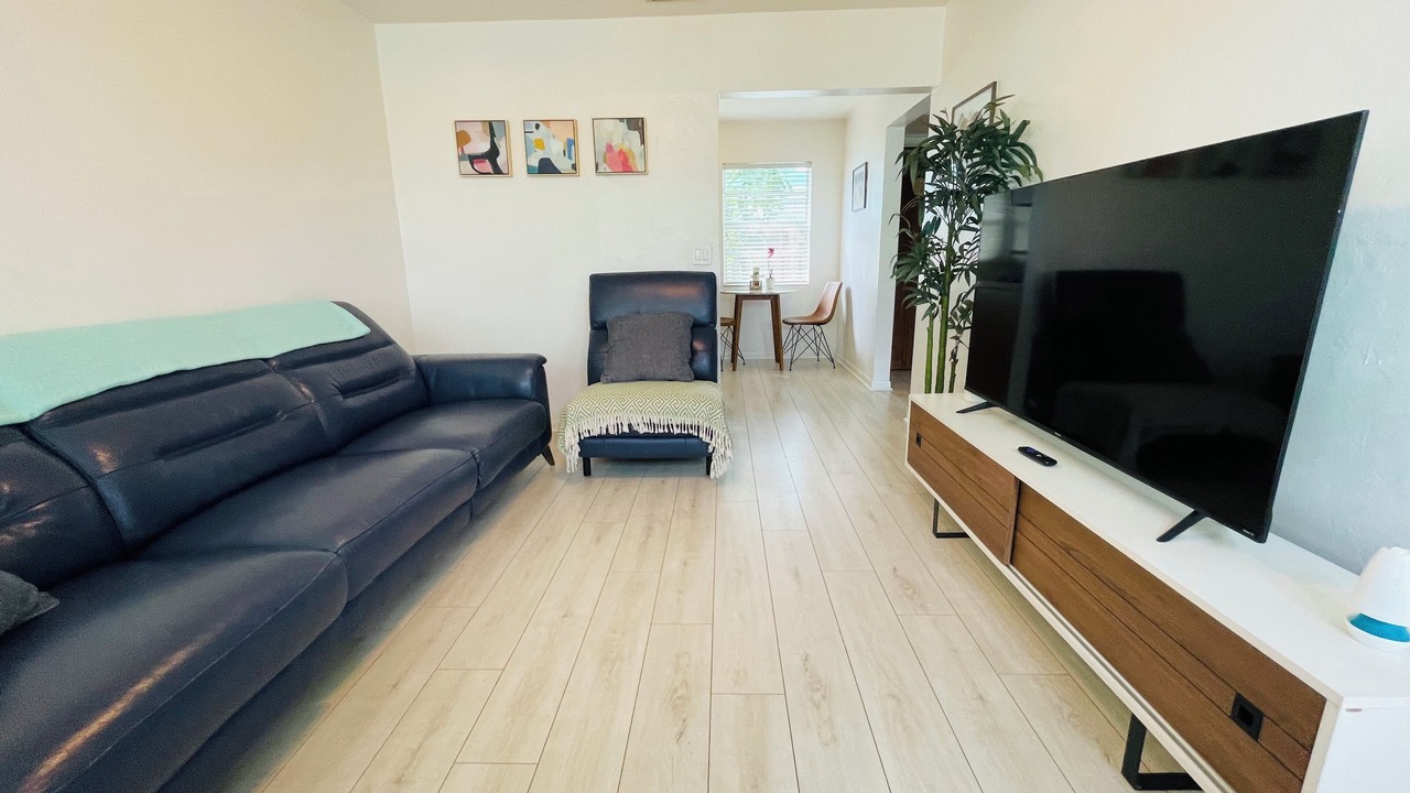 Photo of Livingroom in East Ocean Ave