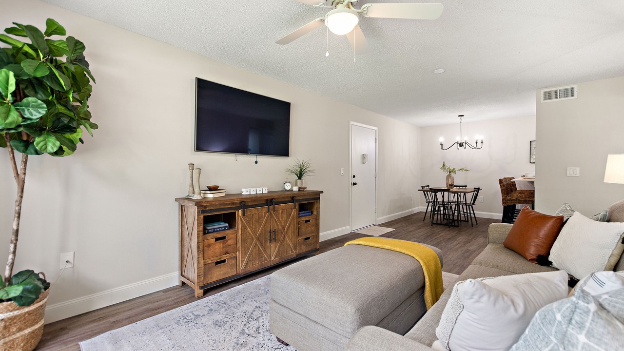 Photo of Livingroom in Sarasota Springs