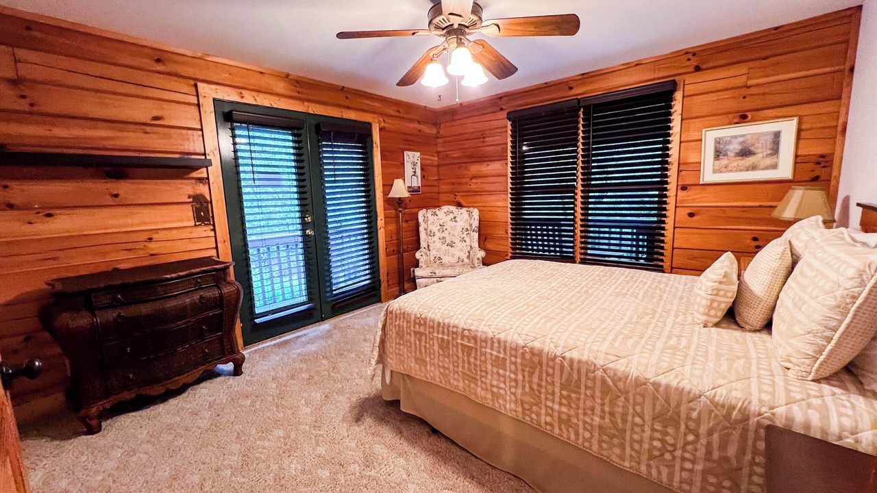 Photo of Bedroom in Warm Springs