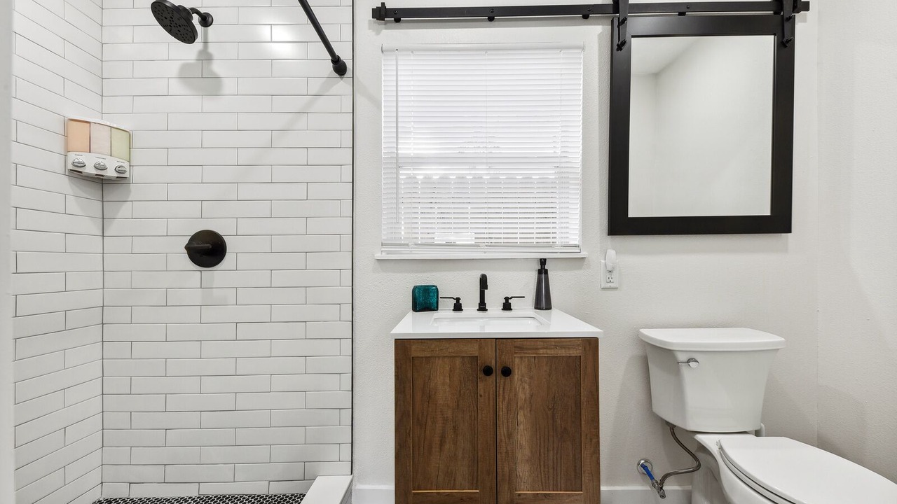 Photo of Bathroom in Lakeshore South