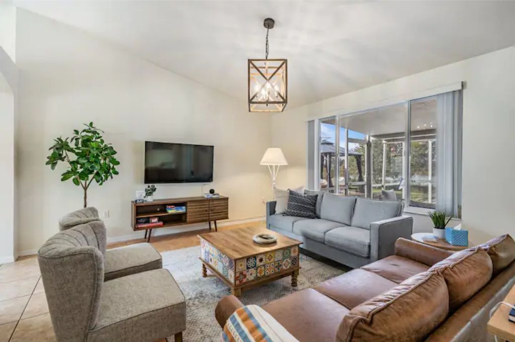Photo of Livingroom in Boyette Springs
