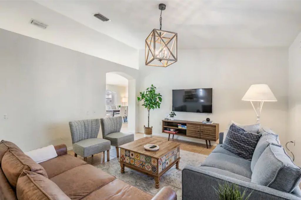 Photo of Livingroom in Boyette Springs