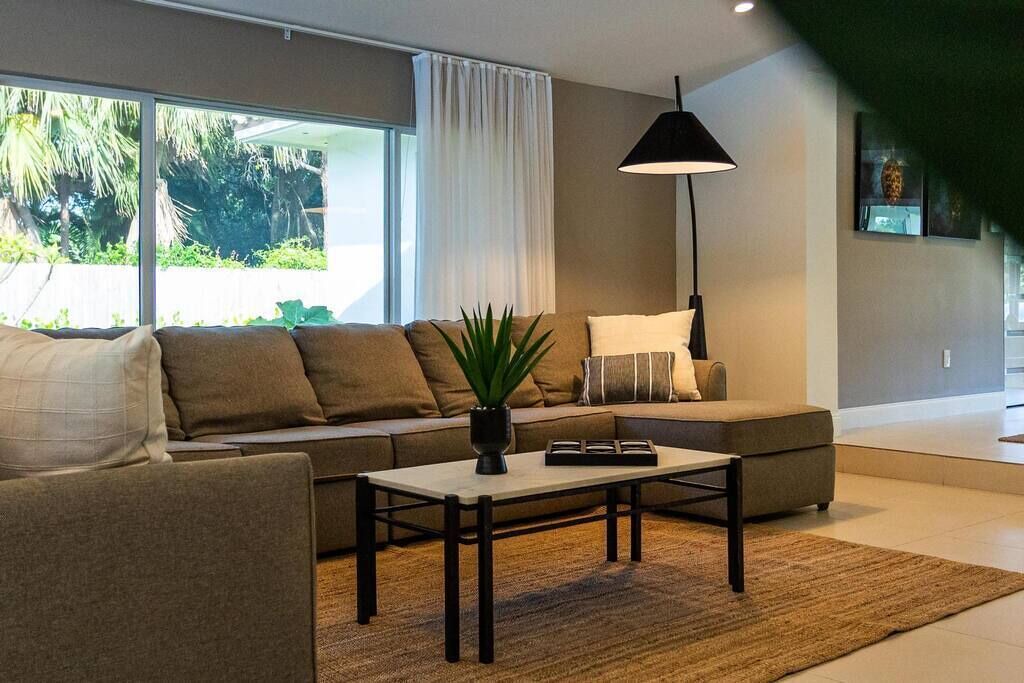 Photo of Livingroom in Biscayne Park