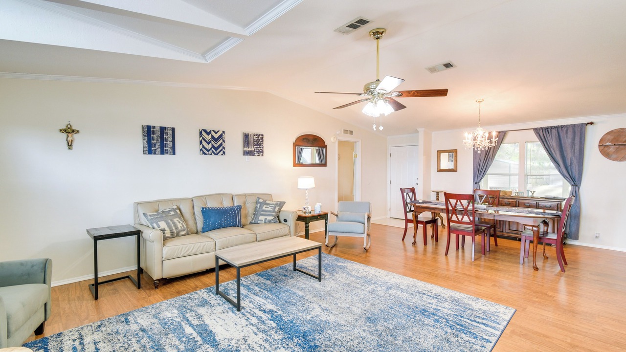 Photo of Livingroom in Doctors Inlet