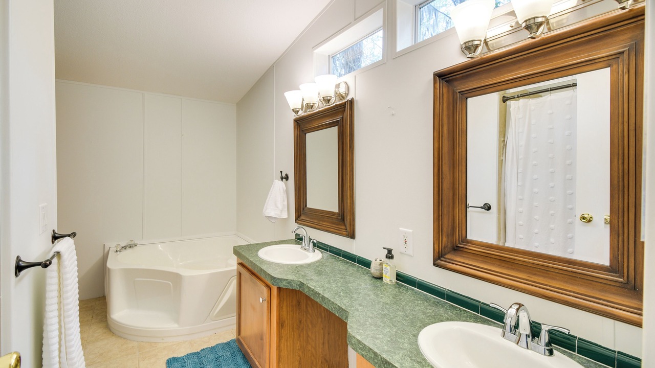 Photo of Bathroom in Doctors Inlet