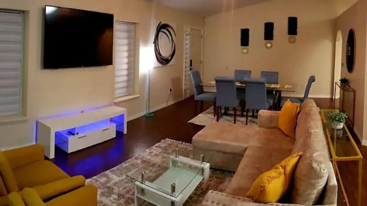 Photo of Livingroom in Candler