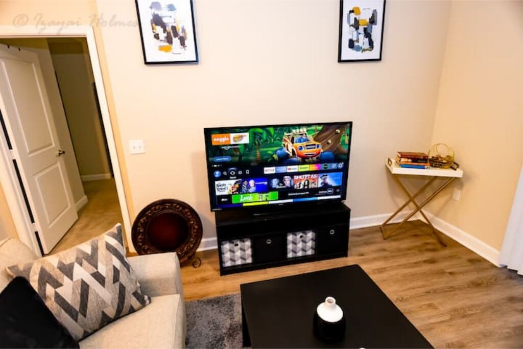 Photo of Livingroom in Carver City - Lincoln Gardens