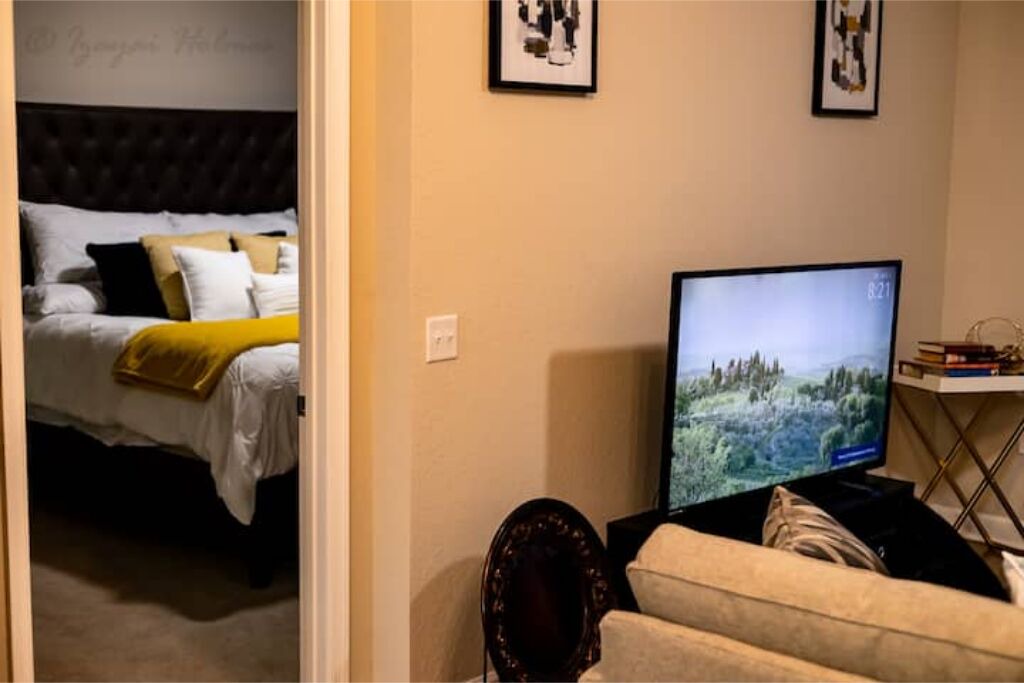 Photo of Bedroom in Carver City - Lincoln Gardens