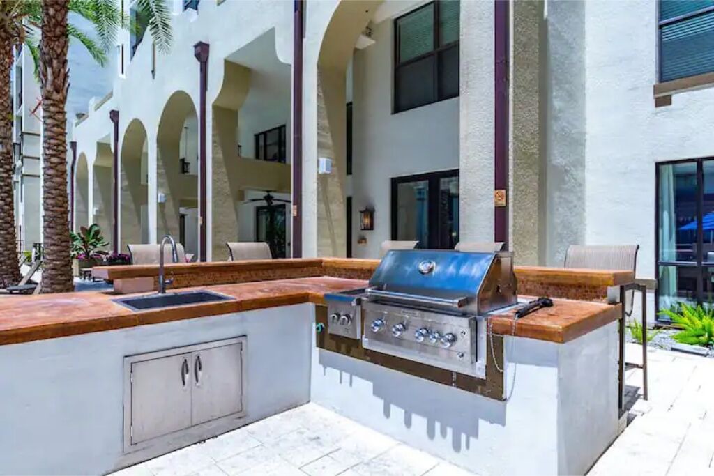 Photo of Patio Balcony in Carver City - Lincoln Gardens