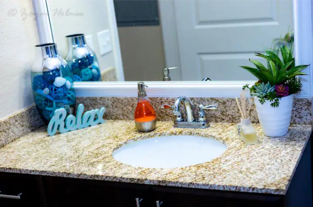 Photo of Bathroom in Carver City - Lincoln Gardens