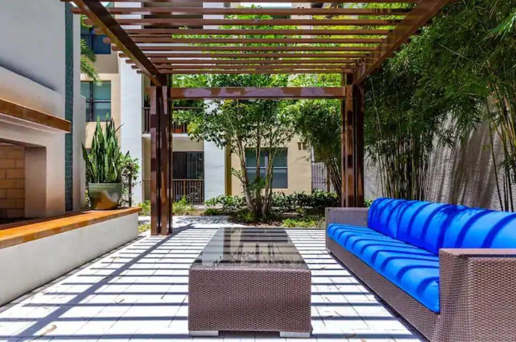 Photo of Patio Balcony in Carver City - Lincoln Gardens