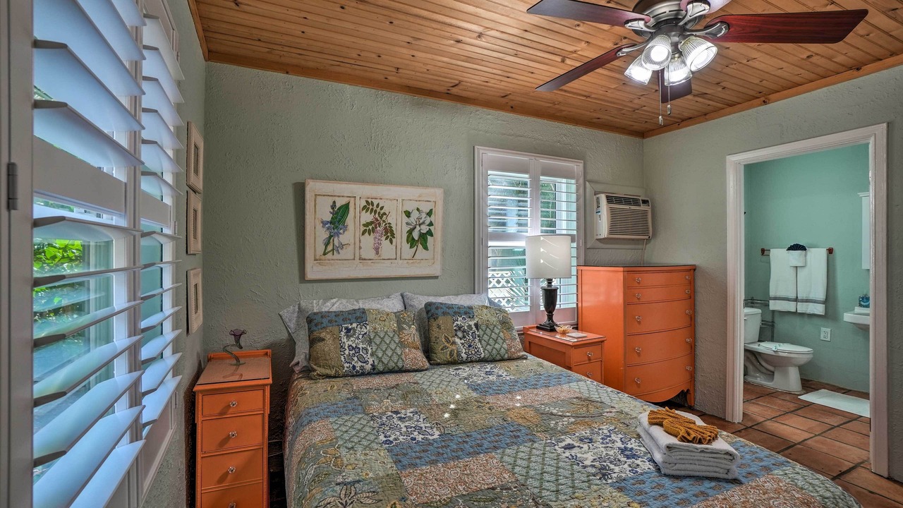 Photo of Bedroom in Crystal Beach