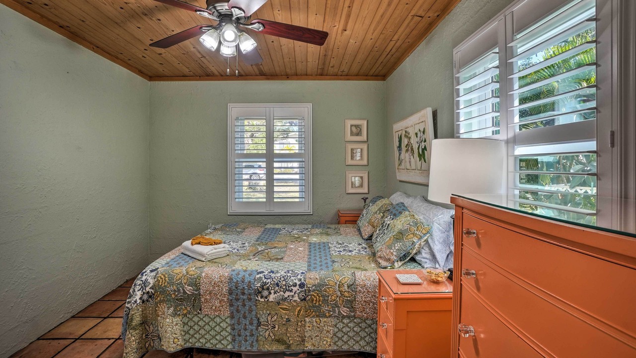Photo of Bedroom in Crystal Beach