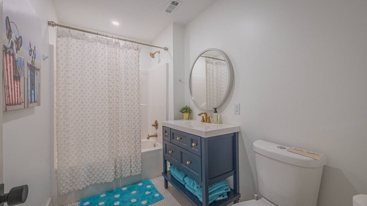 Photo of Bathroom in Toccoa