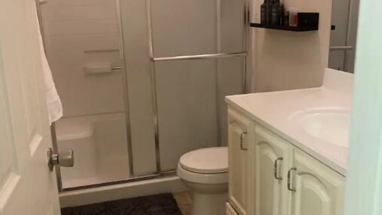 Photo of Bathroom in Auburndale