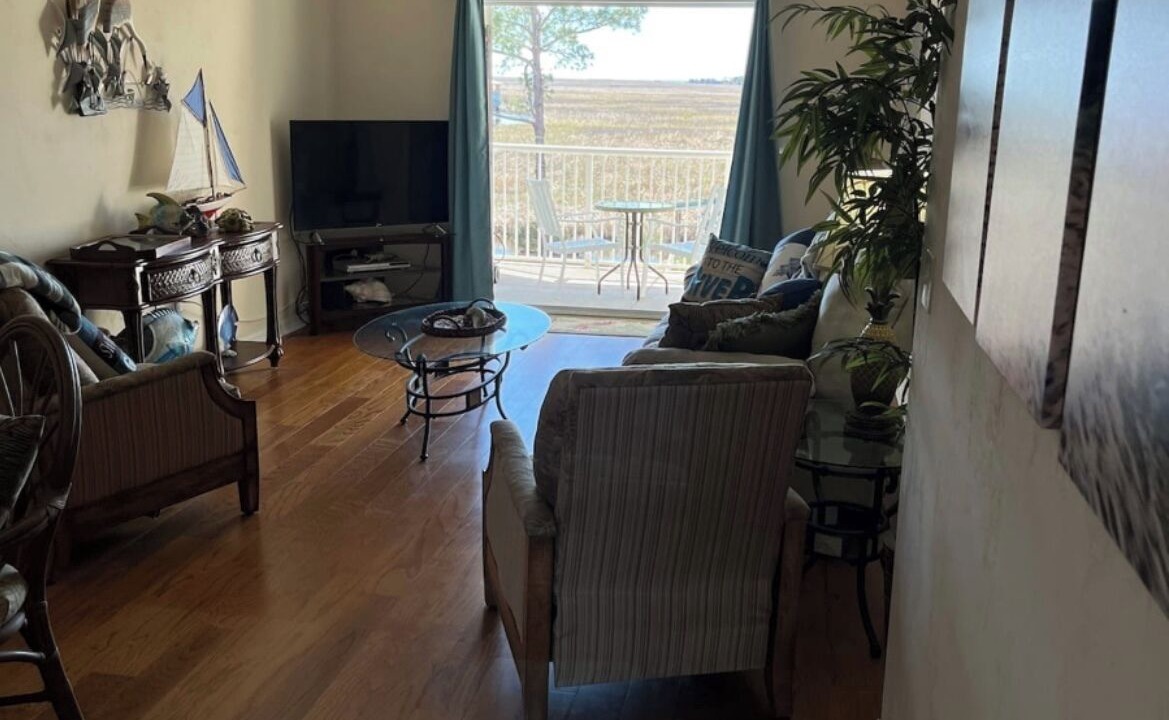 Photo of Livingroom in Suwannee