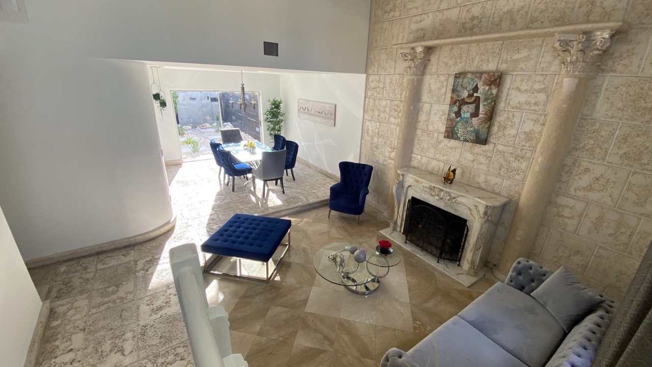 Photo of Livingroom in Ludlam