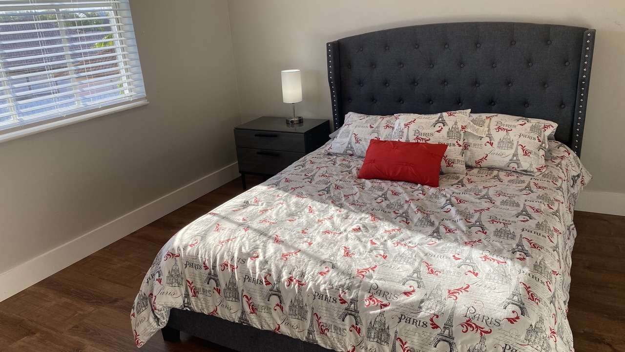 Photo of Bedroom in Ludlam