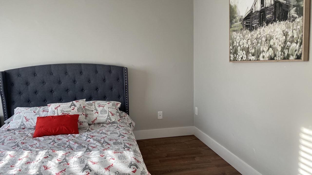 Photo of Bedroom in Ludlam