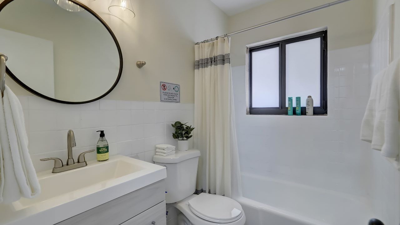 Photo of Bathroom in Imperial Point