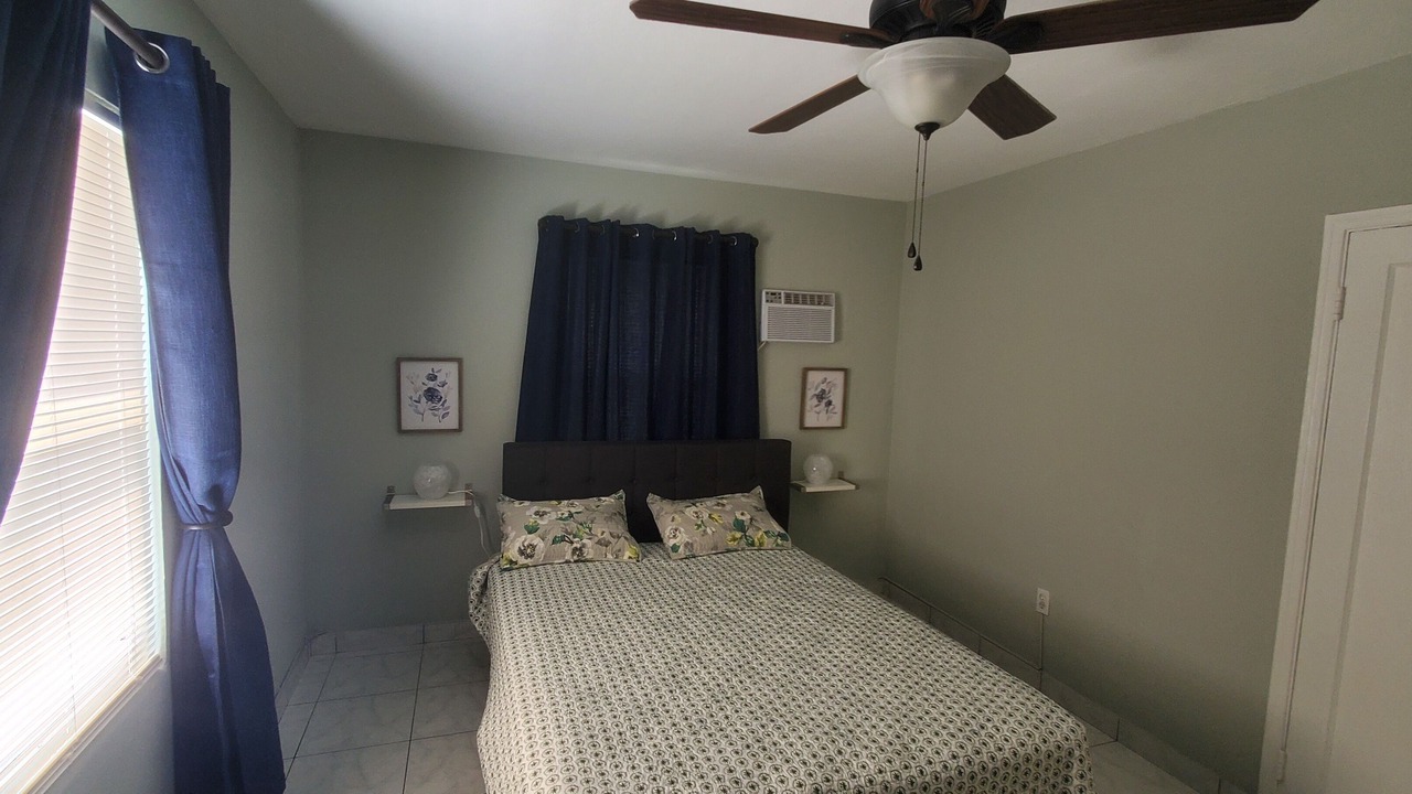 Photo of Bedroom in Biscayne Park