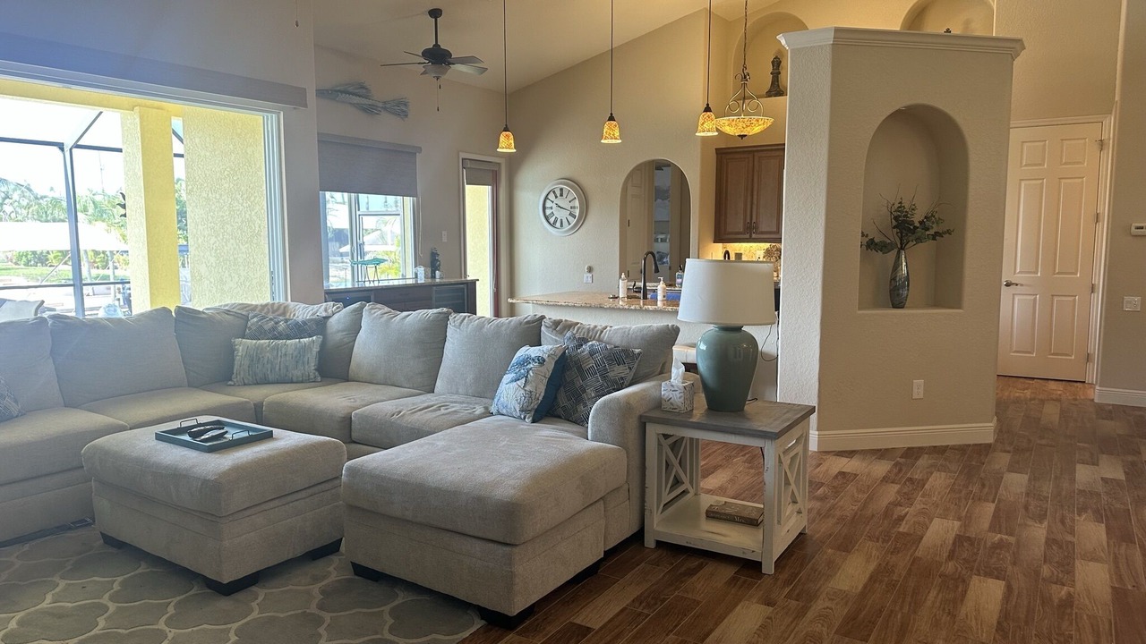 Photo of Livingroom in Saint James City