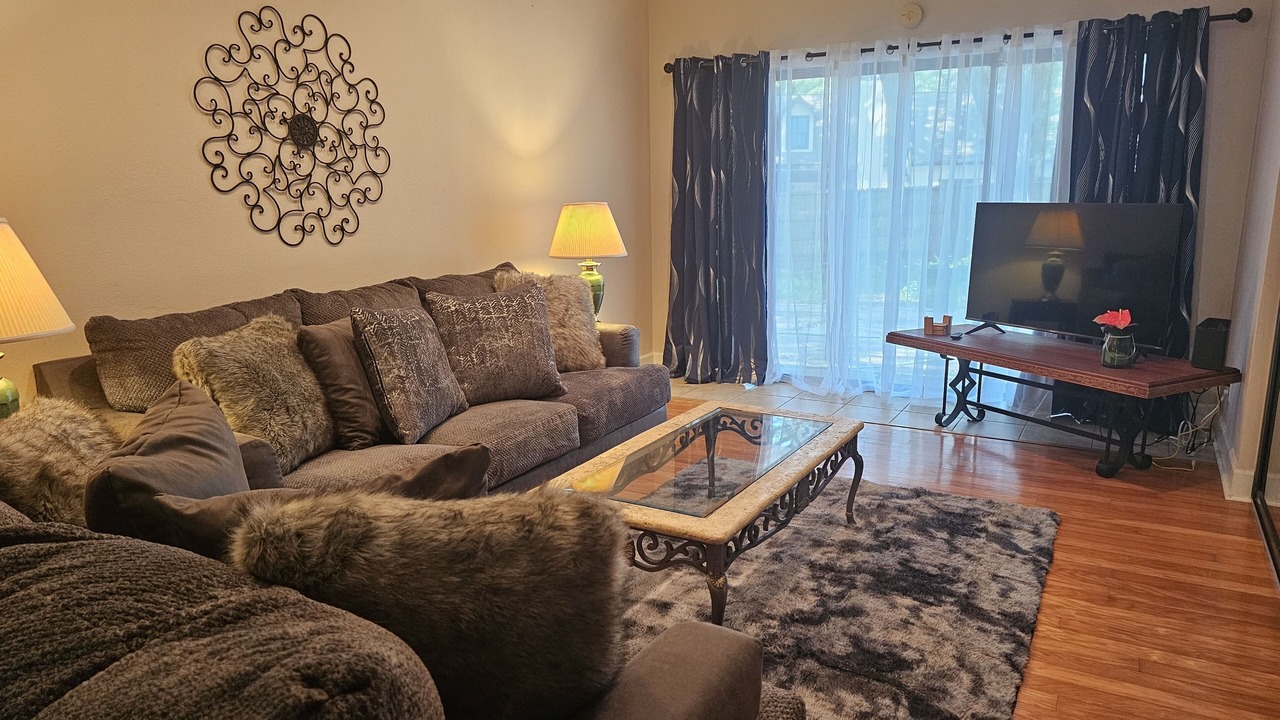 Photo of Livingroom in Candler