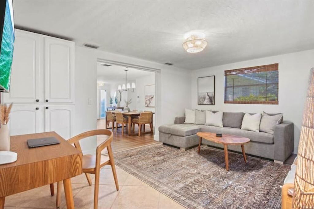 Photo of Livingroom in Arlington Park