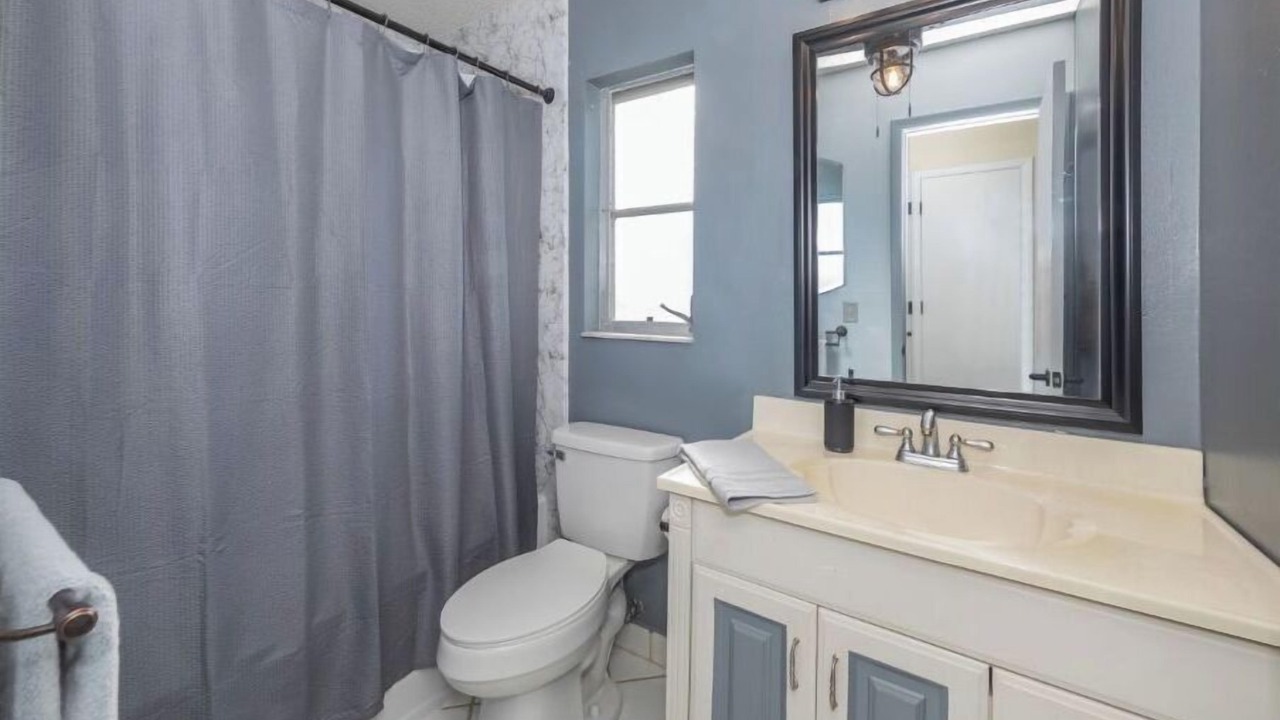 Photo of Bathroom in Venice Gardens
