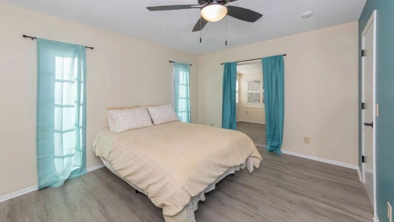 Photo of Bedroom in Venice Gardens