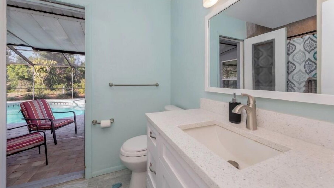 Photo of Bathroom in Venice Gardens