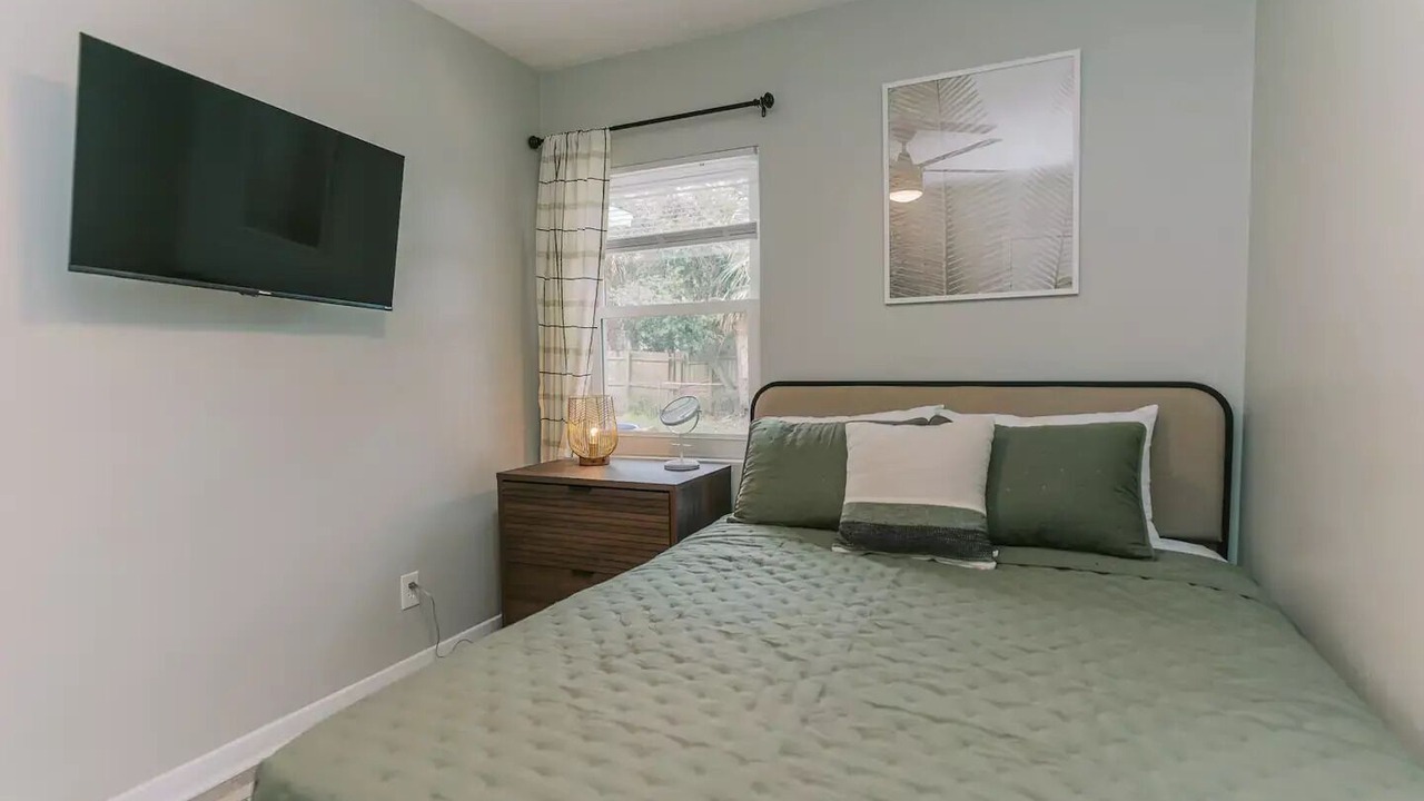 Photo of Bedroom in Murray Hill