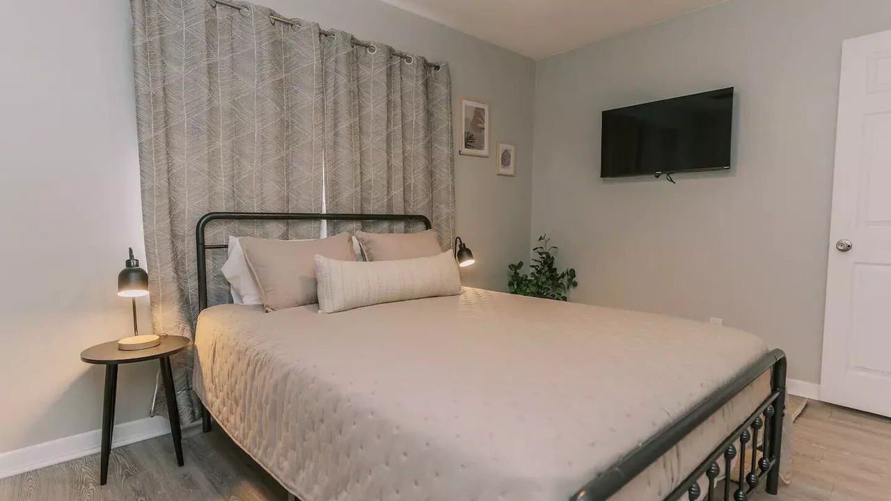 Photo of Bedroom in Murray Hill