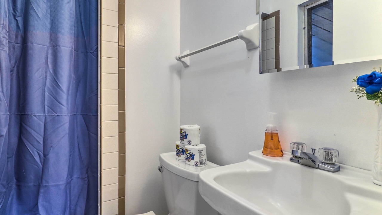 Photo of Bathroom in Orient Park
