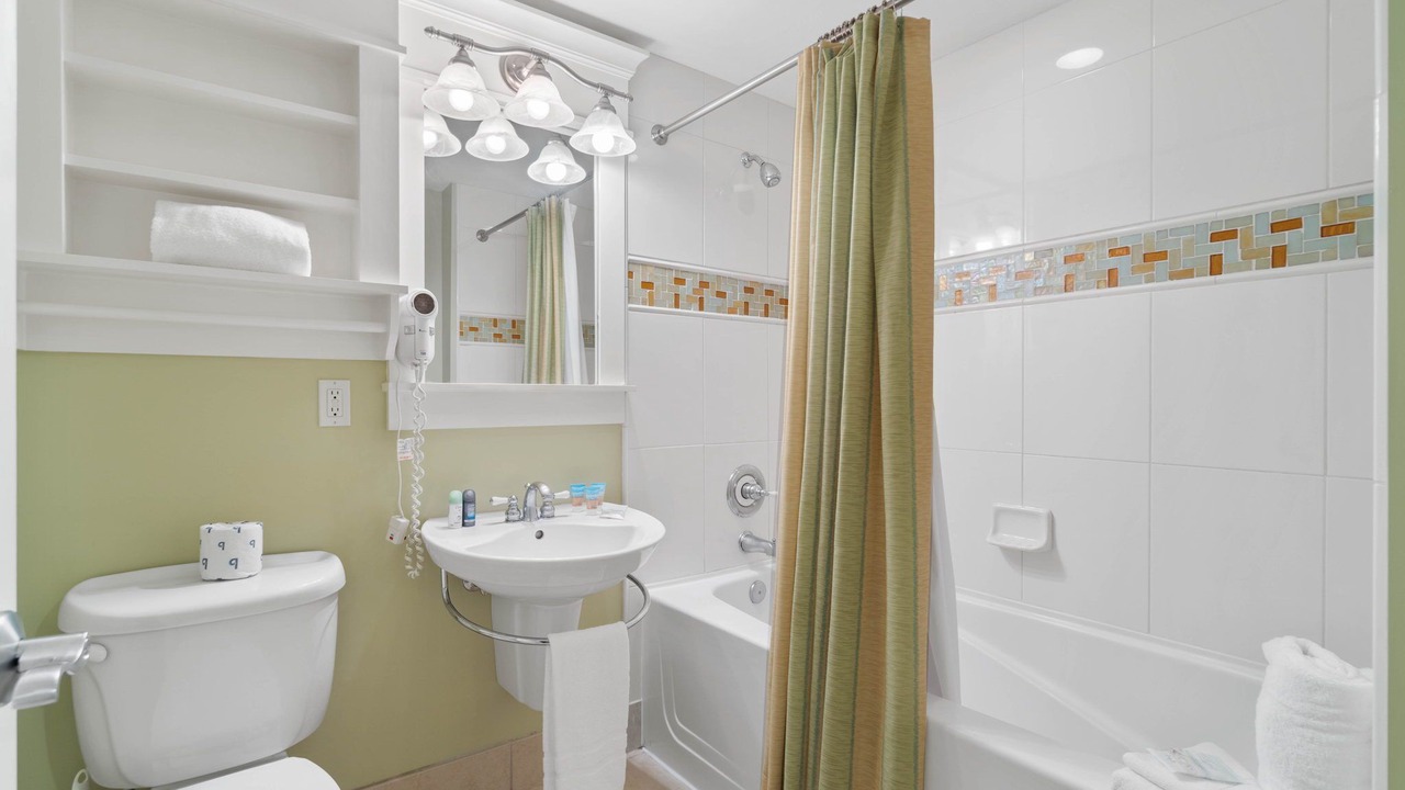 Photo of Bathroom in Baytowne Wharf