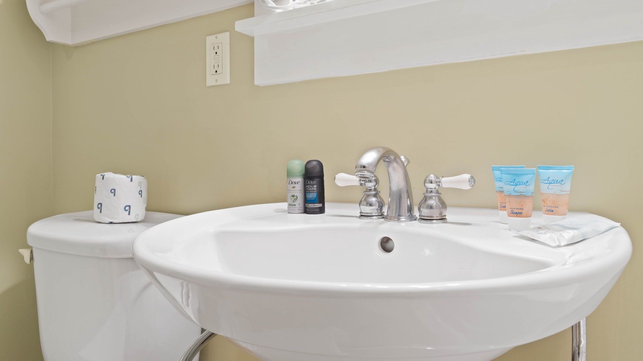 Photo of Bathroom in Baytowne Wharf